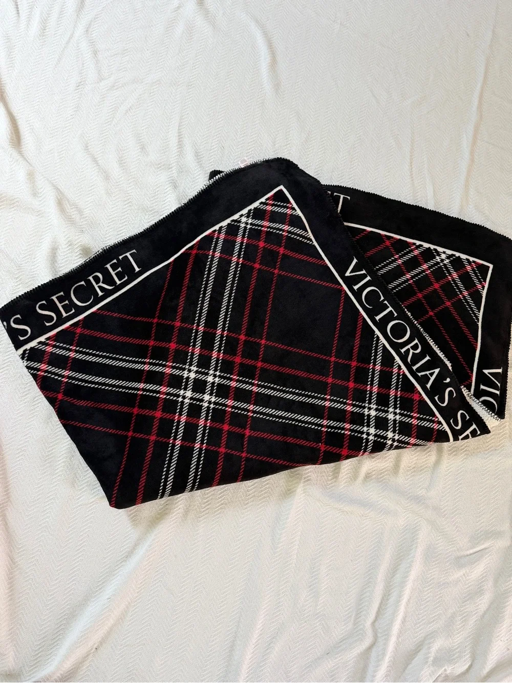 Victoria’s Secret Buffalo Plaid Sherpa Plush Blanket holiday limited edition